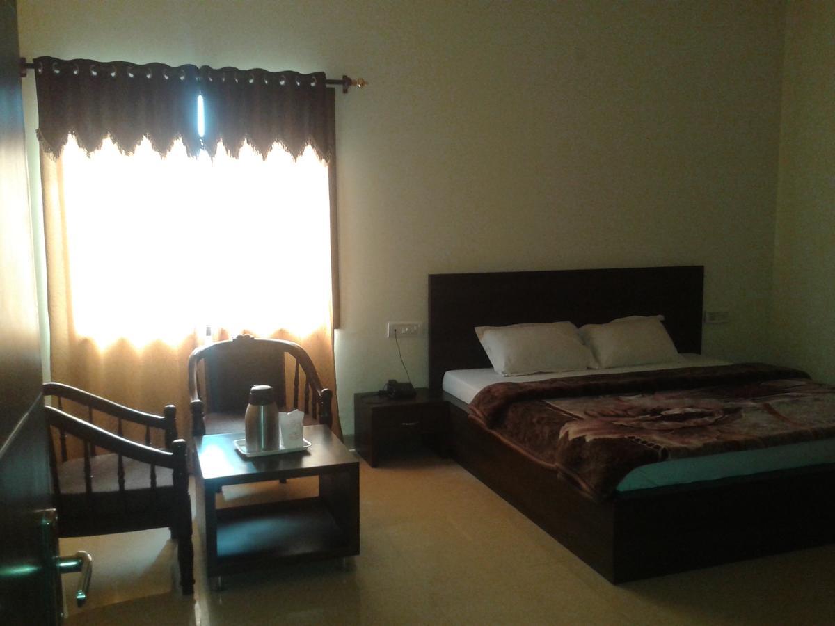 Hotel Milan Palace Амритсар Номер фото